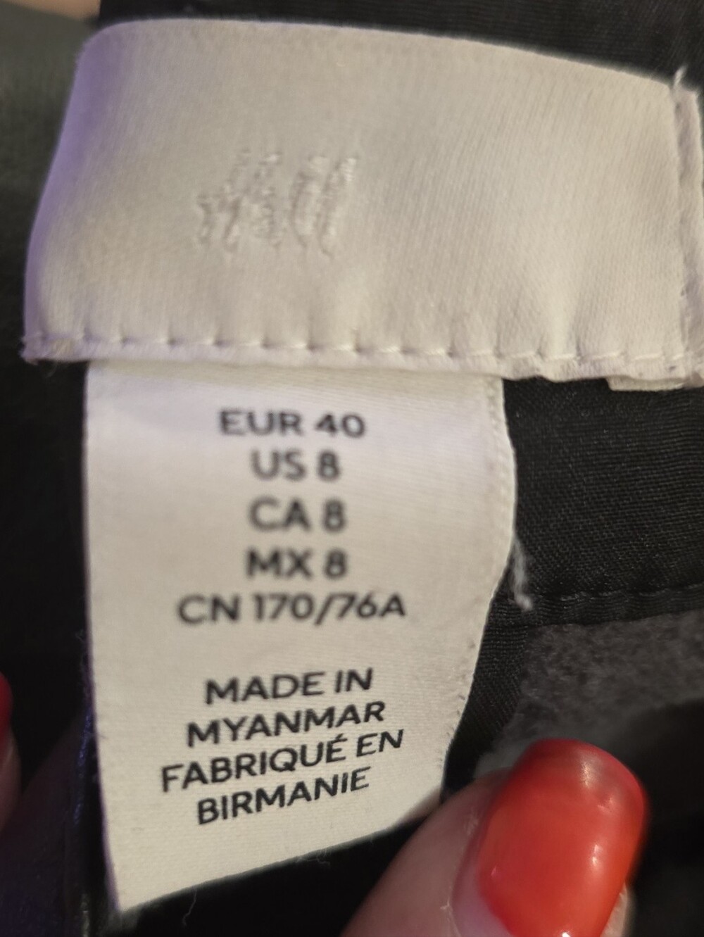 H&M Women's Coated Trousers Creating A Faux Leather Look. Very Soft. US Size 8 - Picture 10 of 12